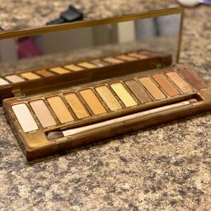Brand new Urban Decay Naked Honey Pallet